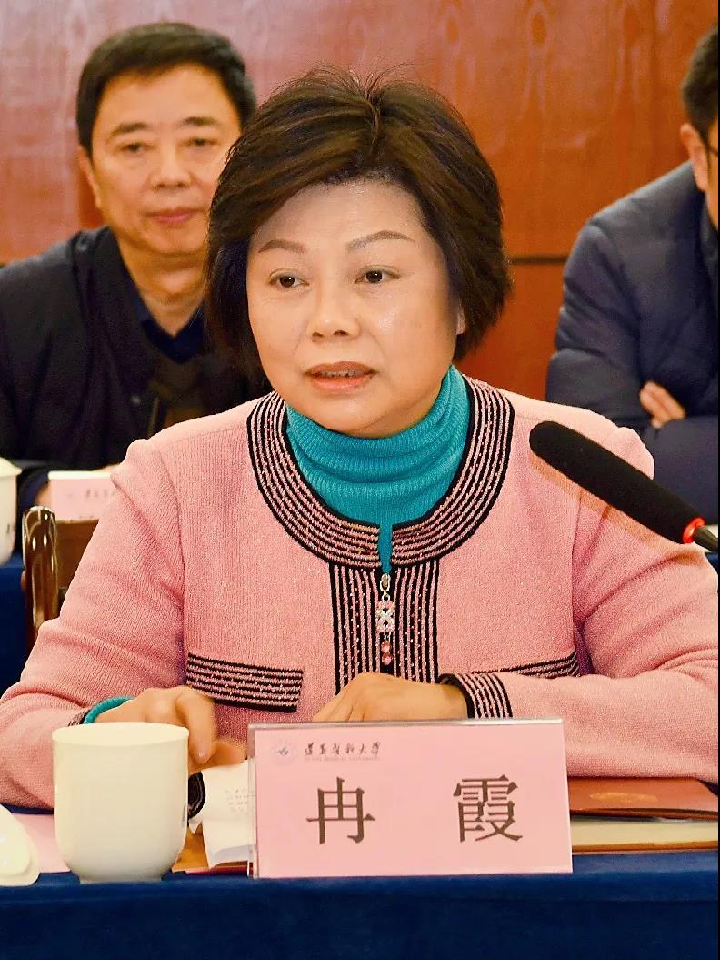 首页 地方要闻 江西冉霞副主委在签约仪式上介绍了民盟省委与部分省直